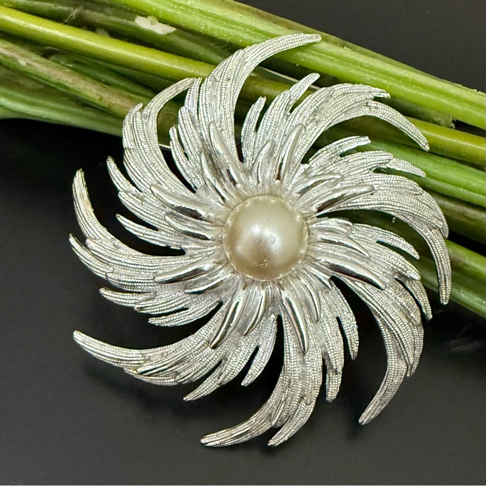 Vintage SARAH COVENTRY Silver-tone Faux Pearl Large Spiral Starburst Brooch 42g.